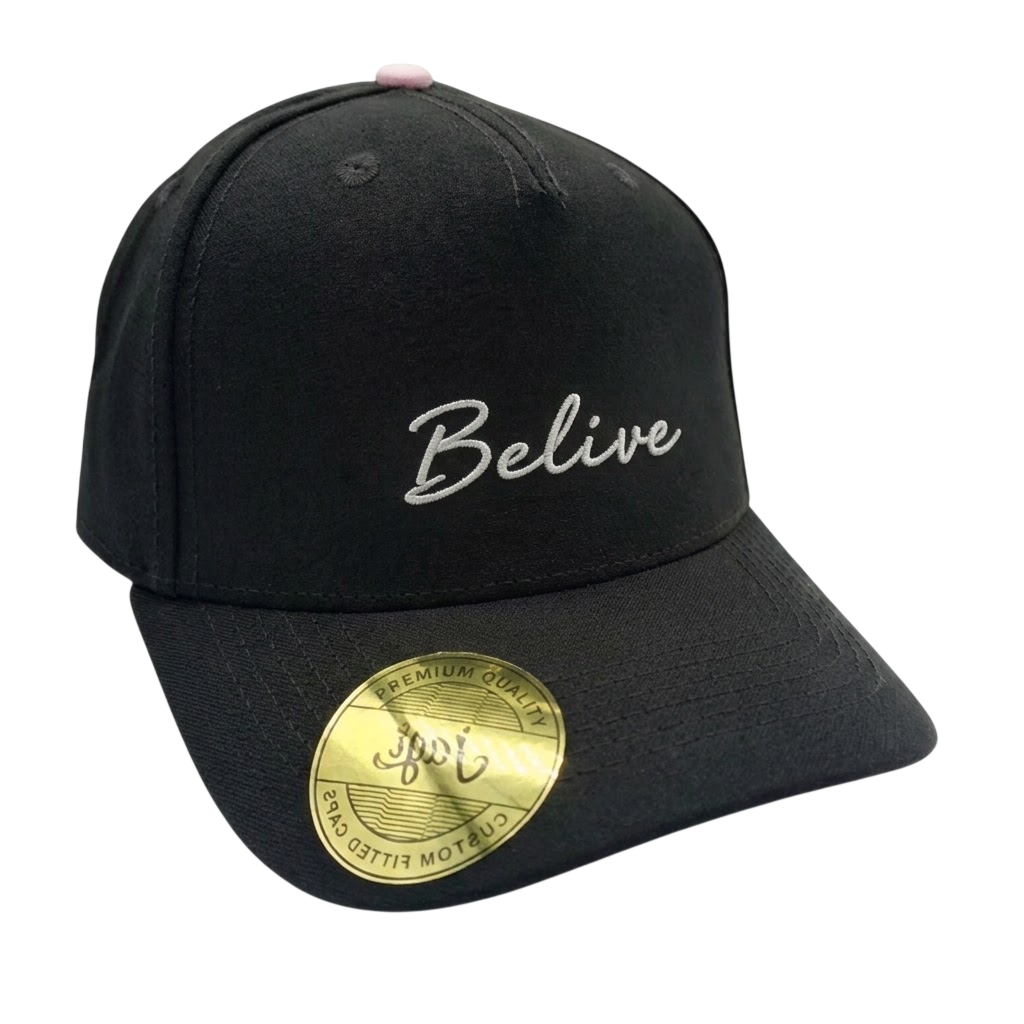 Gorra negra con bordado Belive de Palacio Store